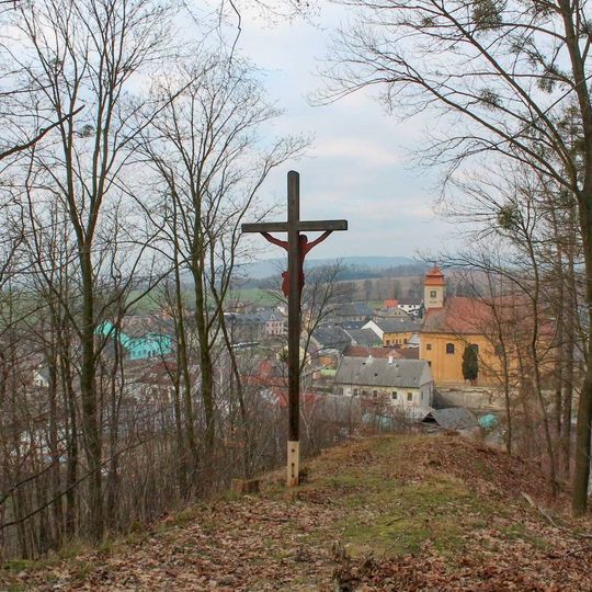 Dřevěný kříž v Úsově na Křížové hoře
