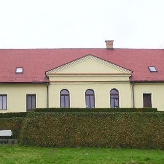 Kaštieľ Medné, kaštieľ