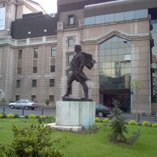 Споменик Васи Чарапићу у Београду