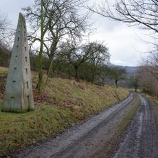 Kamenná plastika Dům na cestě do ráje u cesty z Černčic do Bílky