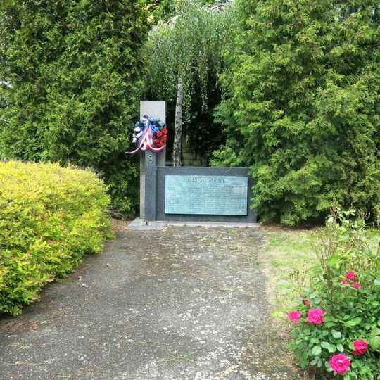 Pomník padlým členům Sokola u Tyršova domu v Mělníku