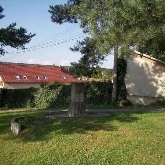 Památník v Tlučné