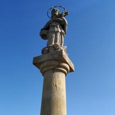 Sloup se sochou svatého Jana Nepomuckého