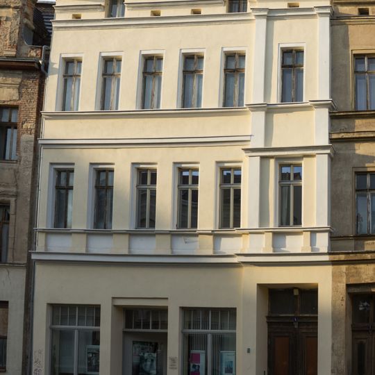 Mietshaus in geschlossener Bebauung Schützenstraße 4