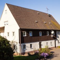 Einzeldenkmal in o. g. Sachgesamtheit: ehemalige Bergschmiede, heute Wohnhaus (siehe auch Sachgesamtheitsdokument »Brander Revier« - obj. 09208604) Vereinigt Feld 1