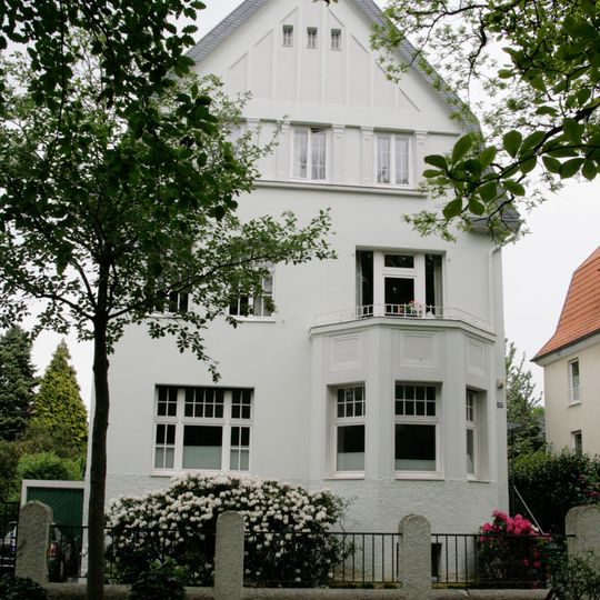 Hohenzollernstraße 32