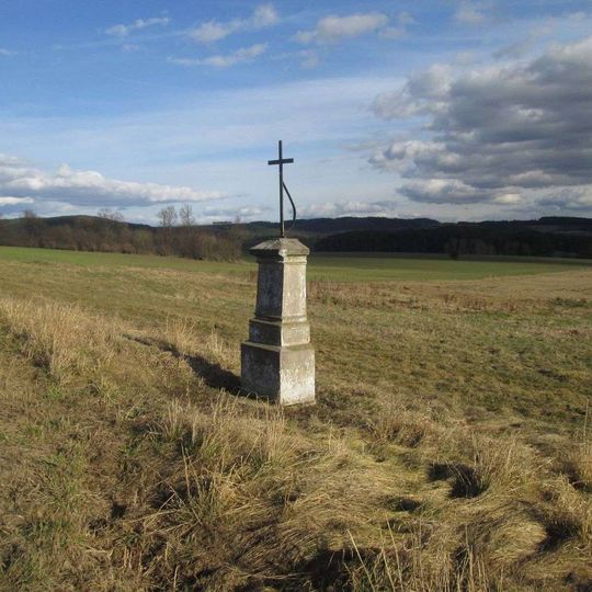 Kříž jižně od Chrášťovic