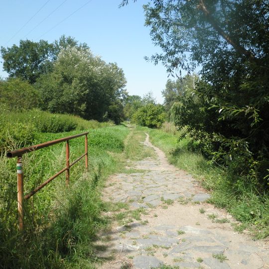 Můstek přes ústí Zlonínského potoka do přístavu v Kostelci nad Labem