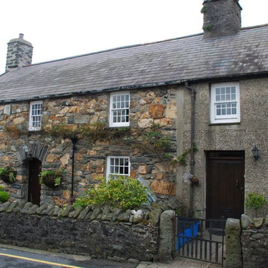 Ty Mawr, Ffordd Castell