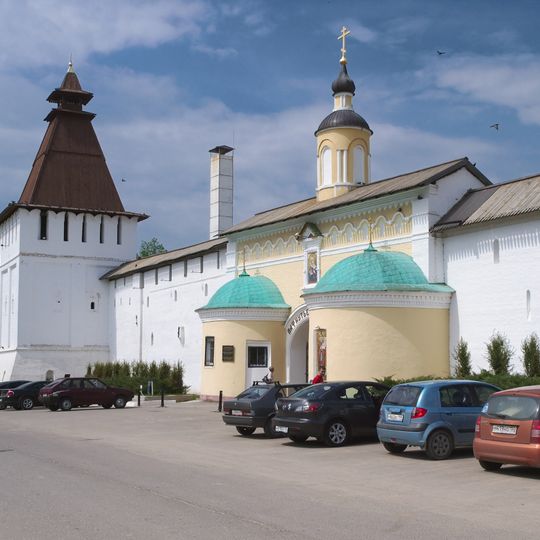 Прясло стены между Поваренной и Георгиевской башнями и Проломные ворота в нем )