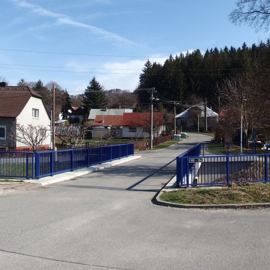 Most přes Klanečnici v Květné u nám. Em. Zahna