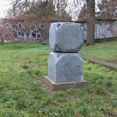 Žulová plastika u cesty na Mostnou horu v Litoměřicích