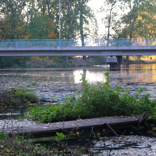 Most ulice Maxe Švabinského přes labskou tůň ve Staré Boleslavi