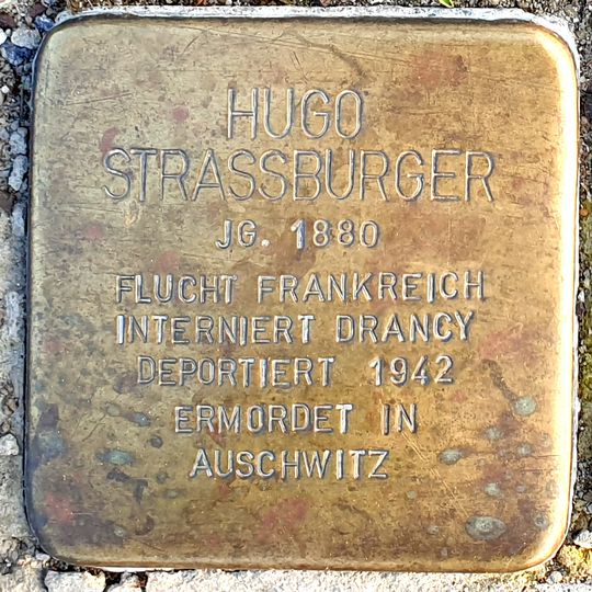Stolperstein en memoria de Hugo Straßburger