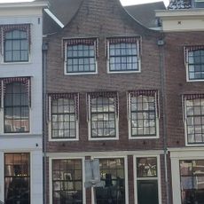 Pand met bakstenen tuitgevel