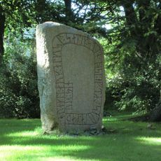 Vg 45 Skalunda kyrka