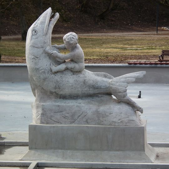 Fontanna Ryba z dzieckiem w Olsztynie