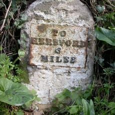 Milestone, Venn's Green; 230m N Holbatch turn 50m N The Saltbox