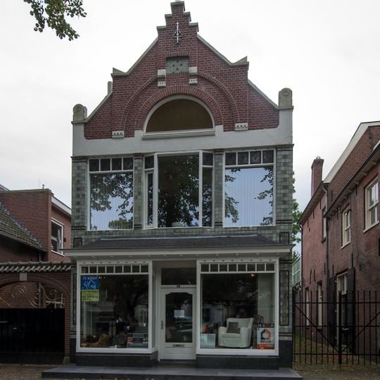 Winkelwoning t.b.v. tabak, alcoholica en krudenierswaren