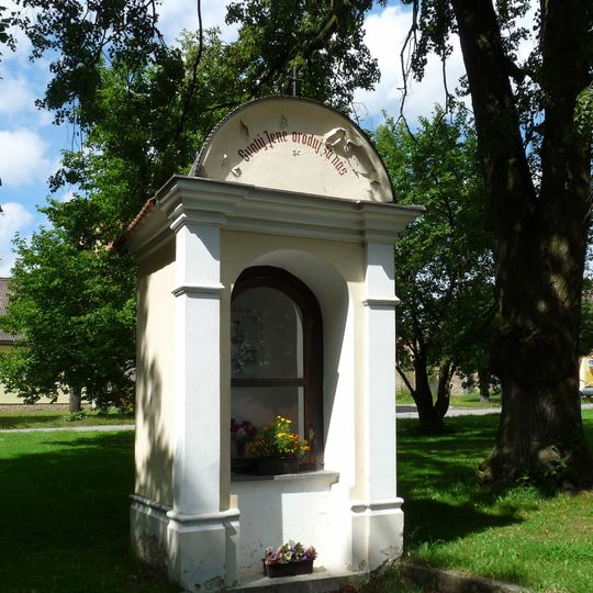 Kaplička v Choustníku na náměstí