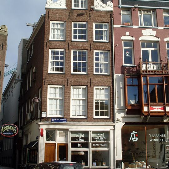 Hoekhuis met halsgevel