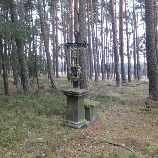 Kříž v lese východně od Žebnice