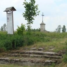 Cmentarz przykościelny wraz z fundamentami kościoła zniszczonego w 1939 r.