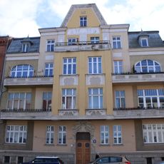 Kamienica (elewacja frontowa i sień), Armii Krajowej 2, Słupsk