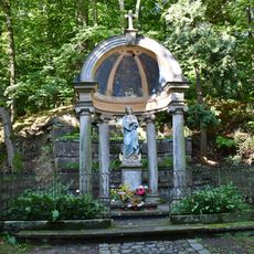 Socha Panny Marie na Křížové hoře v Jiřetíně pod Jedlovou