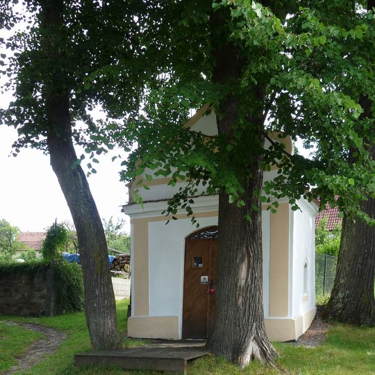 Kaple na návsi