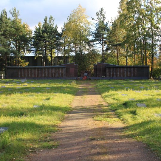 Братская могила советских воинов