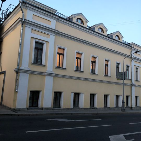 Жилой дом с палатами