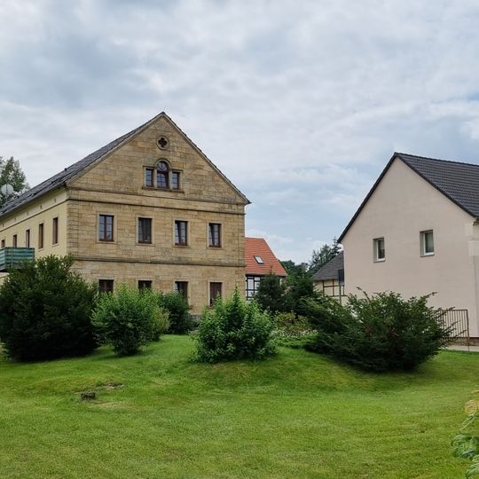 Wohnstallhaus und Scheune eines Bauernhofes Wesenitzstraße 27; 29a; 29b; 29c