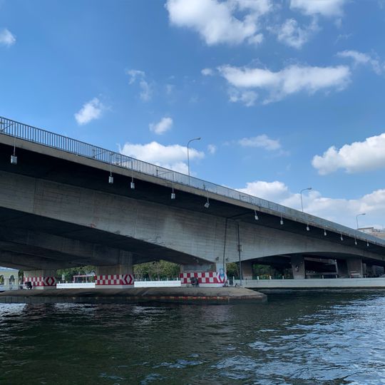 Phra Pok Klao Bridge