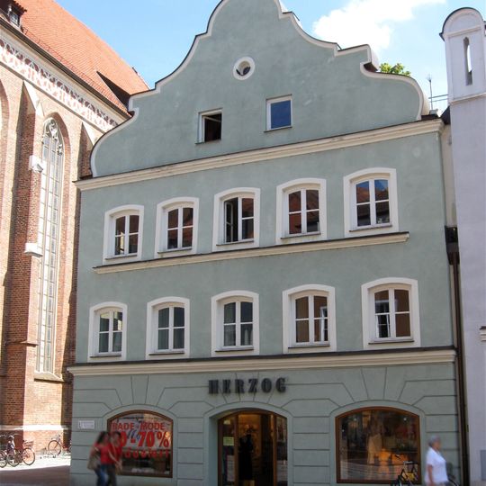 Wohn- und Geschäftshaus