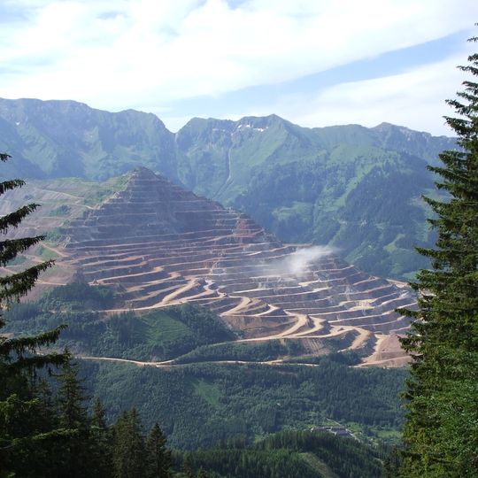Iron Trail with Erzberg and the old town of Steyr