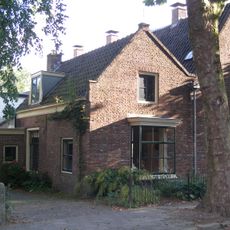 Arbeiderswoning die een geheel vormt met de nr's 9 en 11