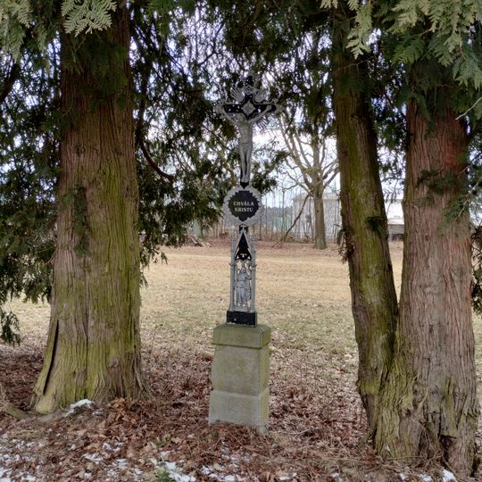 Kříž u silnice na Domanín