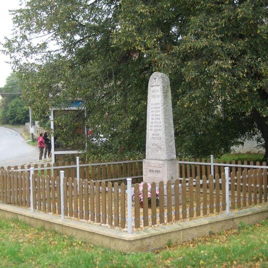 Pomník padlým v první světové válce u kapličky v Masojedech