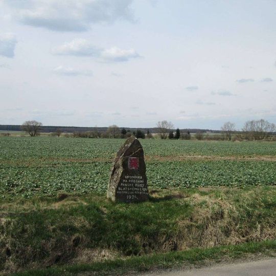 Památník jižně od Zálší