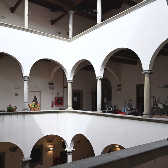 Palazzo Ducci Del Rosso