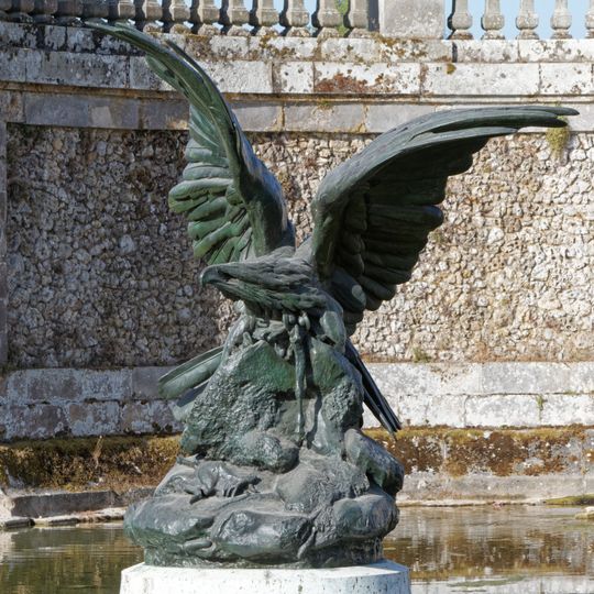 Eagle preparing to defend its prey