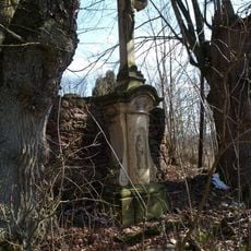 Kříž u kostela svatého Martina v Javorníku