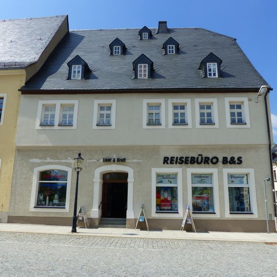 Wohnhaus in Ecklage und in geschlossener Bebauung Markt 4