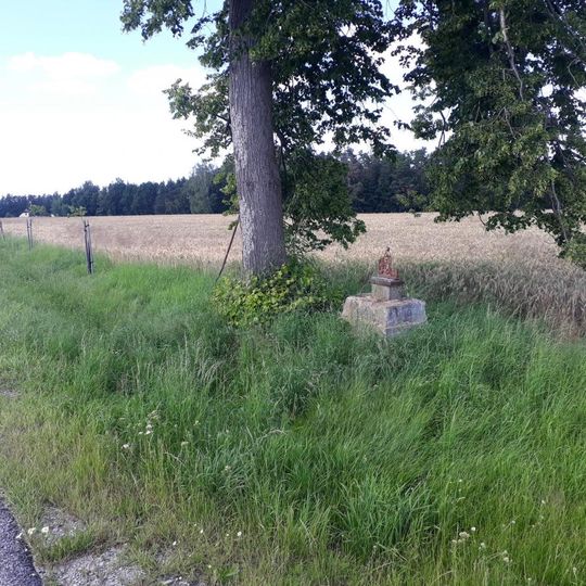 Kříž severně od Podrážky u silnice