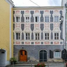 Bürgerhaus, Weilhartische Behausung, ehem. auch Pflieglhaus