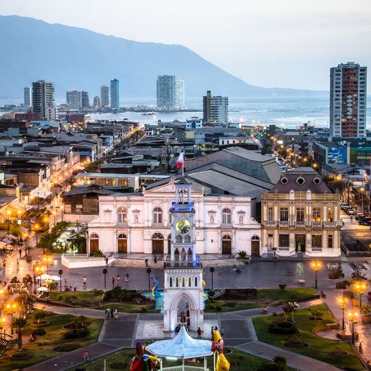 Calle Baquedano y Plaza Arturo Prat