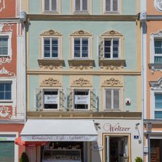 Wohn- und Geschäftshaus