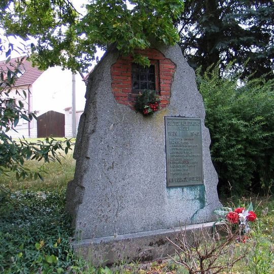 Pomník obětem německého násilí v letech 1939-1945 v Srbech u Tuchlovic