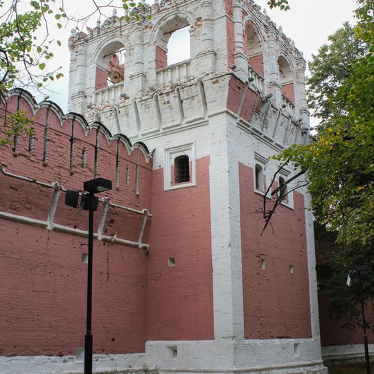 Башни № 6 и 7 — квадратные на восточной стене